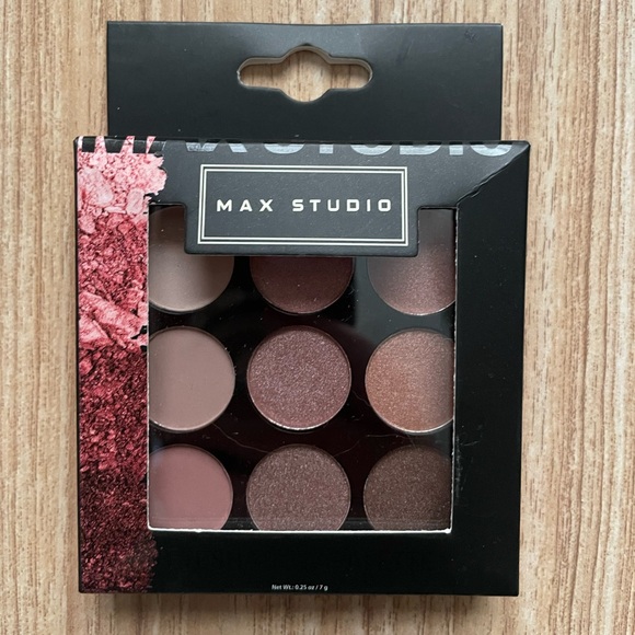 Max Studio Naked Bloom eyeshadow palette sealed - Picture 1 of 3